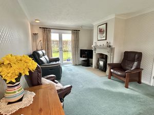 Lounge- click for photo gallery